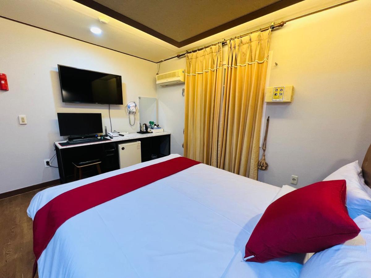 Sweet Hotel Чеджу Екстериор снимка