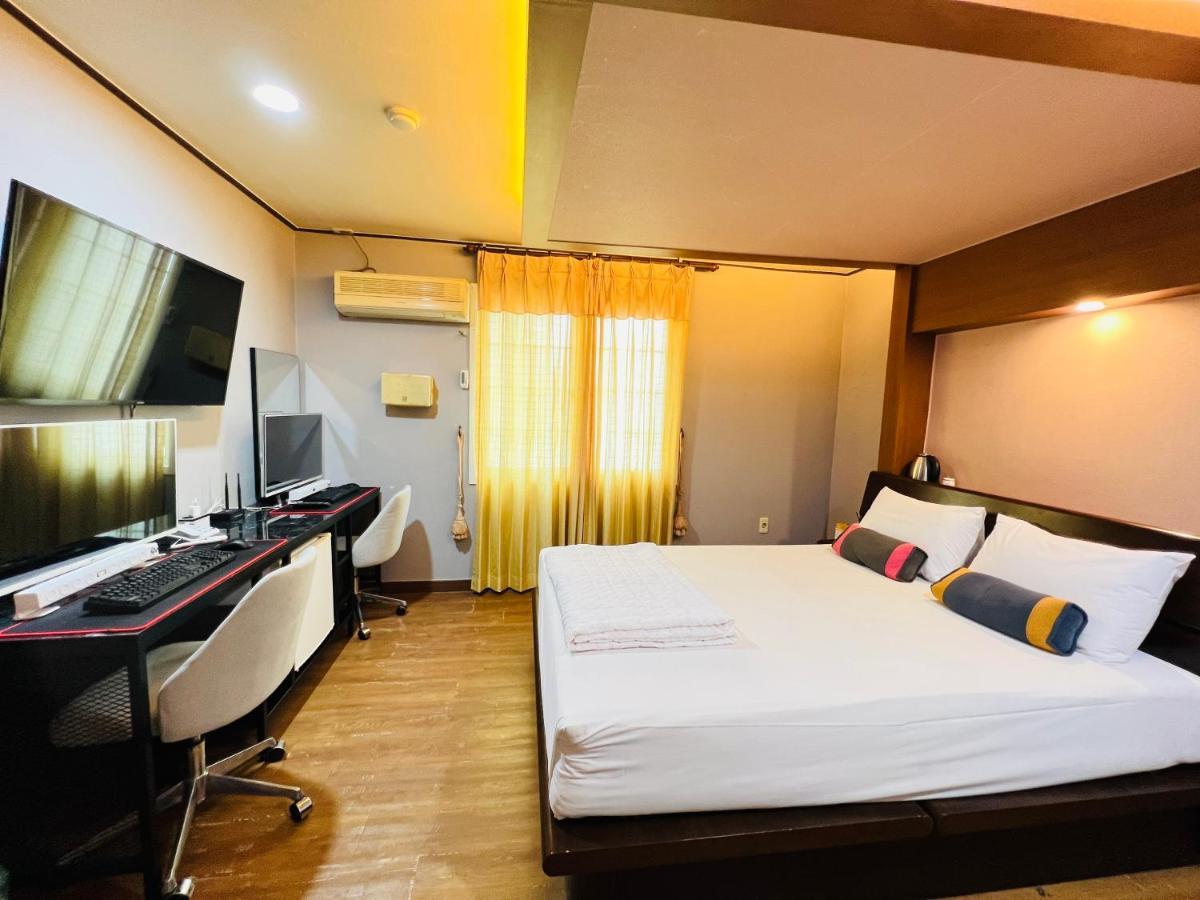 Sweet Hotel Чеджу Екстериор снимка